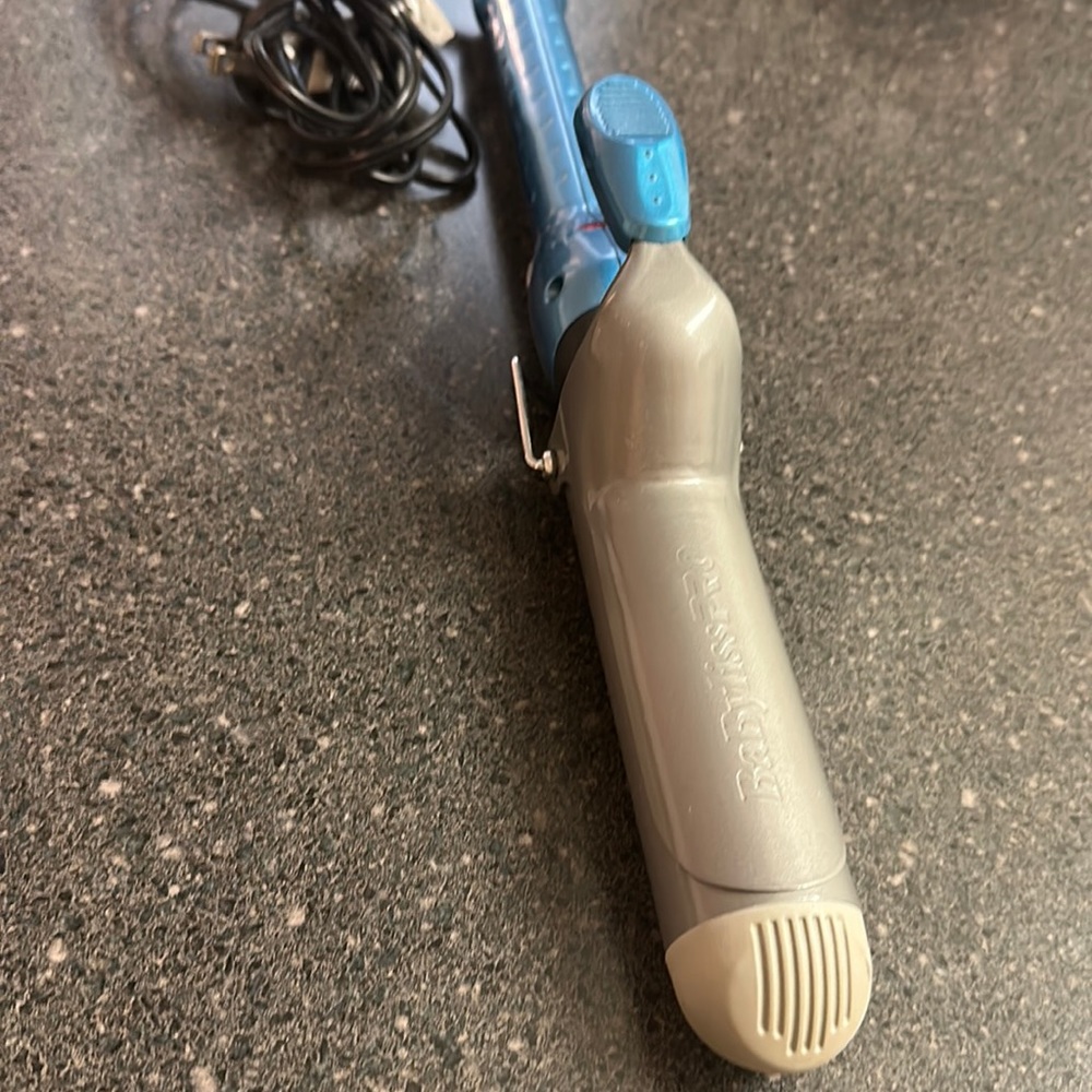 BaByliss PRO curling iron.